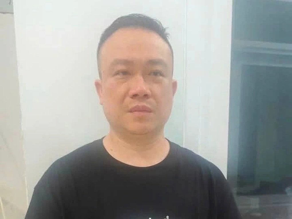 Trốn truy nã sang Mỹ 20 năm, vừa đáp sân bay Tân Sơn Nhất đã bị bắt - 1