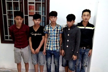 Không cho băng qua đường tàu, hành hung nhân viên gác chắn