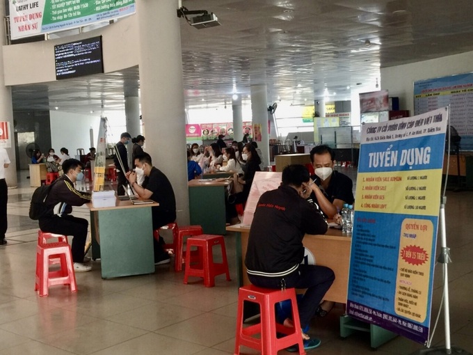 Nhu cầu tuyển dụng của doanh nghiệp chủ yếu là tuyển những vị trí có trình độ, chuyên môn và đa số vị trí đều yêu cầu ngoại ngữ và kinh nghiệm.