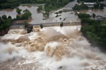 Đập Kakhovka ở Ukraine bị phá hủy đang gây ra thảm họa