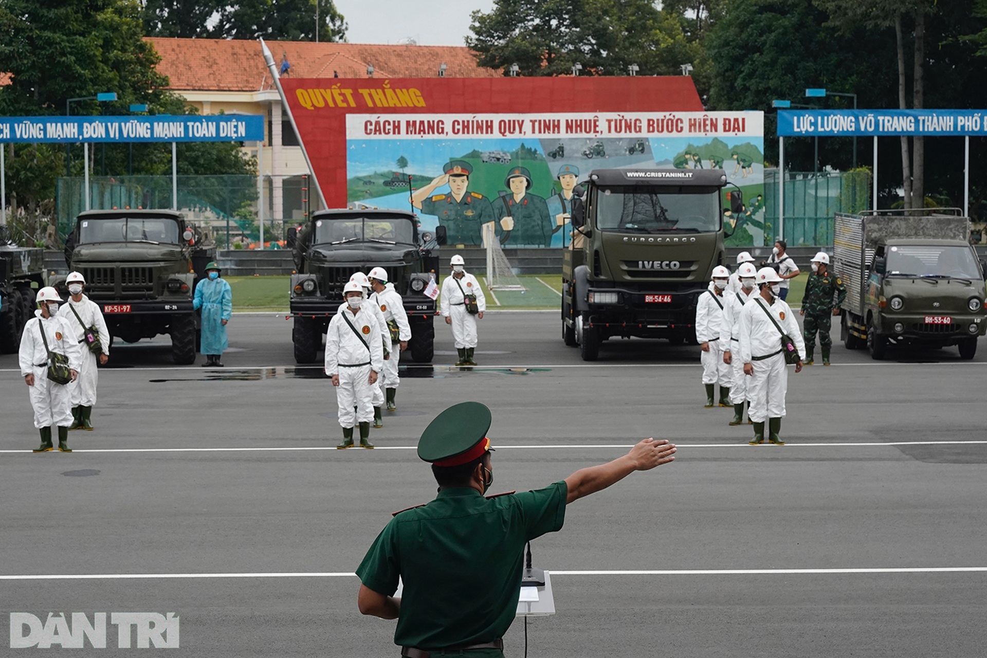 Xe đặc chủng phun khử khuẩn diện rộng toàn TPHCM - 2 Xe đặc chủng phun khử khuẩn diện rộng toàn TPHCM - 2