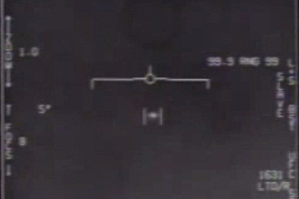 Lầu Năm Góc giải mật video phi công Mỹ chạm mặt UFO - 1 Lầu Năm Góc giải mật video phi công Mỹ chạm mặt UFO - 1