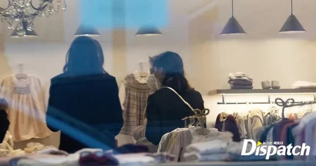 Song Joong Ki yêu chiều bà xã, sắm đồ hiệu đắt đỏ cho quý tử 2 tháng tuổi - 2 Song Joong Ki yêu chiều bà xã, sắm đồ hiệu đắt đỏ cho quý tử 2 tháng tuổi - 2