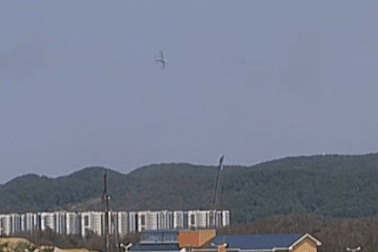 Khoảnh khắc máy bay săn ngầm Hàn Quốc lao thẳng xuống đất