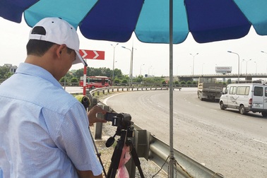 Lưu lượng xe gấp 3 lần khai báo: Tiền thu được vào túi ai?