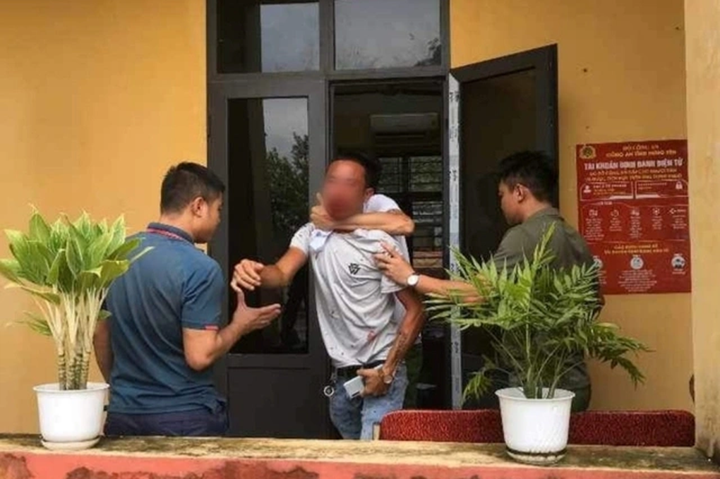 Đình chỉ công tác một cán bộ công an xã đánh người tại trụ sở - 1 Đình chỉ công tác một cán bộ công an xã đánh người tại trụ sở - 1
