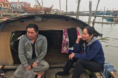 Xóm vạn đò buồn tủi giữa dòng sông và những cái Tết không nhà