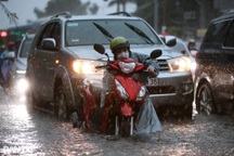 Thời tiết ngày 21/7: Mưa lớn tiếp diễn ở Nam Bộ, miền Bắc giảm mưa