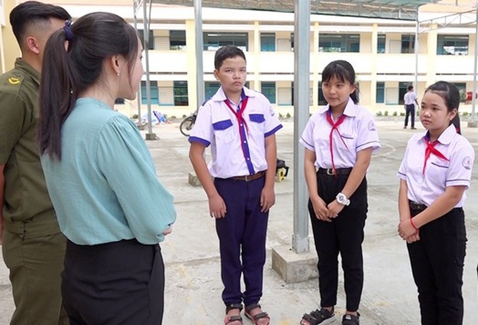 An Giang: Cảnh báo nạn cướp giật tài sản nhằm vào học sinh - 1 An Giang: Cảnh báo nạn cướp giật tài sản nhằm vào học sinh - 1