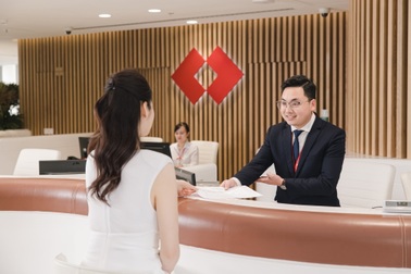 S&P: Techcombank dẫn đầu về vị thế vốn, xếp hạng tín dụng ổn định