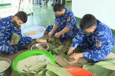 Đón Tết nơi "đầu sóng ngọn gió"