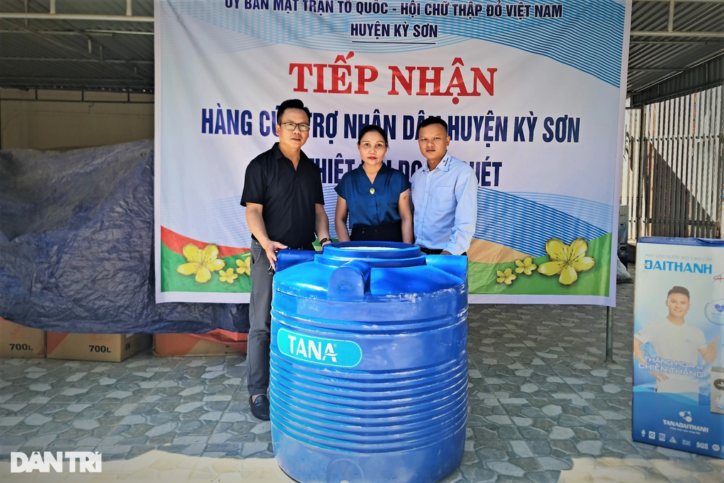Bạn đọc Dân trí trí tiếp tục hướng về đồng bào vùng lũ quét - 5 Bạn đọc Dân trí trí tiếp tục hướng về đồng bào vùng lũ quét - 5