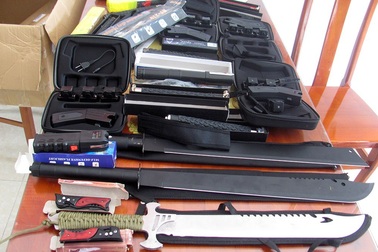 Một công ty giao hàng giao nộp nhiều vũ khí nóng