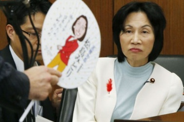 Thêm một nữ Bộ trưởng Nhật từ chức