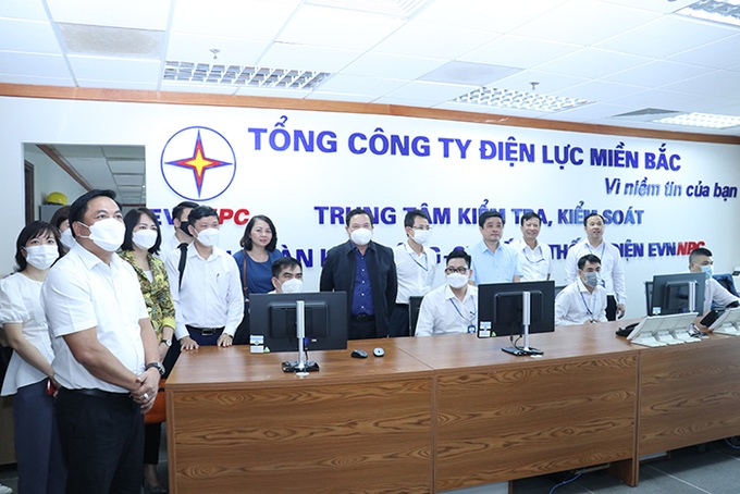 Thứ trưởng Lê Văn Thanh thăm Trung tâm kiểm soát ATVSLĐ