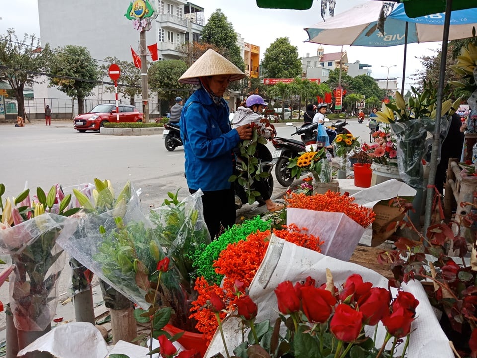 Nhiều mặt hàng, dịch vụ hét giá cao ngất ngưởng ngày 30 Tết - 3 Nhiều mặt hàng, dịch vụ hét giá cao ngất ngưởng ngày 30 Tết - 3