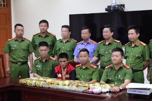 "Người vận chuyển" bị bắt cùng 15 kg ma túy giấu trong nhà