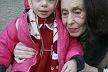 Tái ngộ bà mẹ sinh con ở tuổi 67