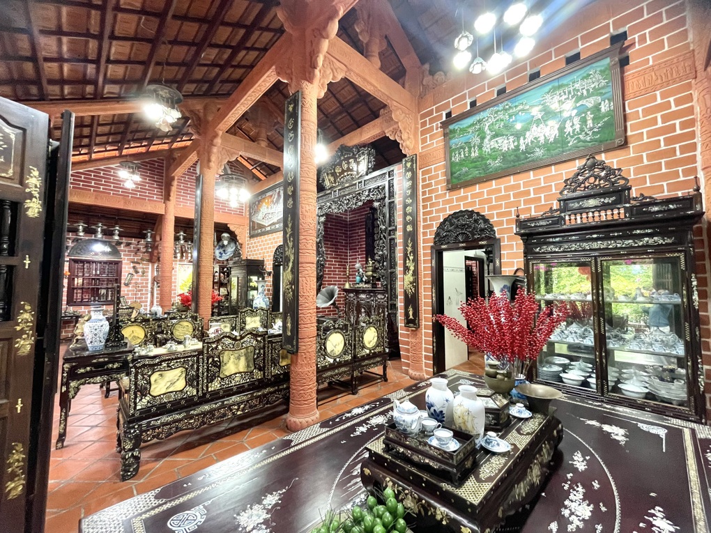 Chiêm ngưỡng căn nhà bằng gốm lớn nhất Việt Nam của đại gia đồ cổ miền Tây