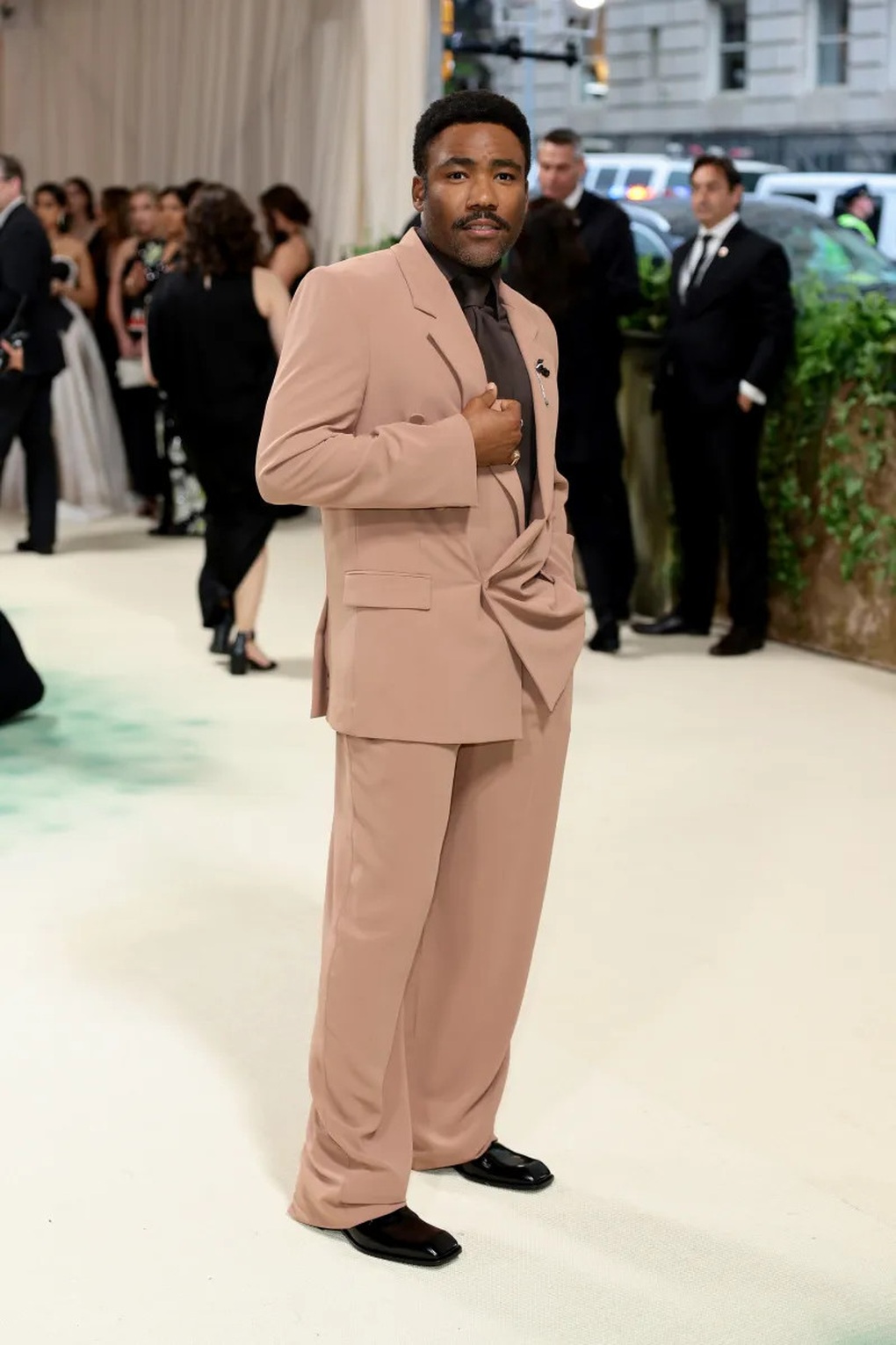 Kylie Jenner disappoints and stars criticized for dressing badly at Met Gala 2024 - 9