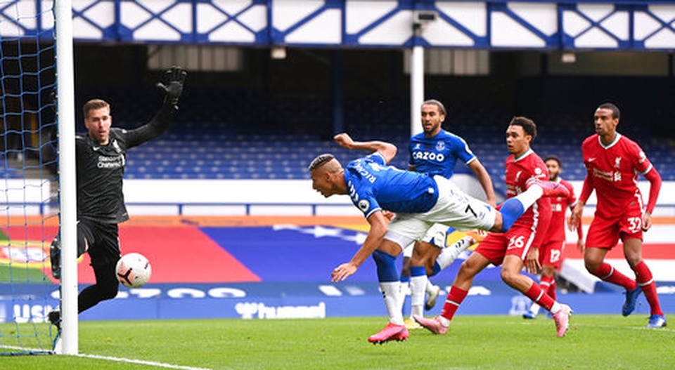 Everton 2-2 Liverpool: Màn rượt đuổi quyết liệt - 7 Everton 2-2 Liverpool: Màn rượt đuổi quyết liệt - 7