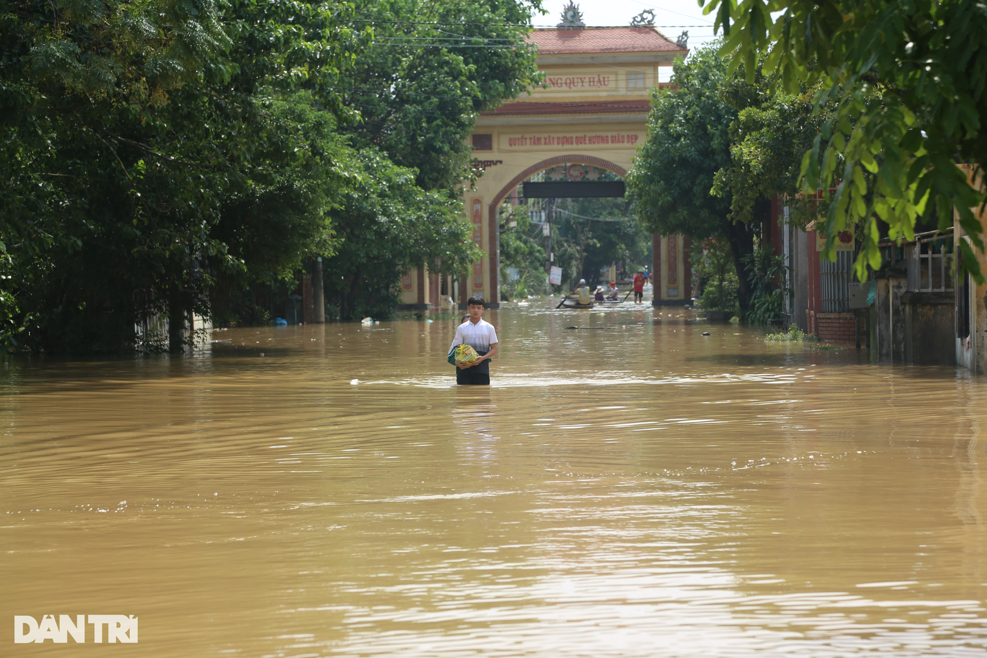 Lo lũ kinh hoàng như 2020, dân thấp thỏm ngồi canh mực nước - 9 Lo lũ kinh hoàng như 2020, dân thấp thỏm ngồi canh mực nước - 9