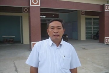 Ông Lê Văn Cường trao đổi với PV về việc tiểu thương di dời đến chợ mới