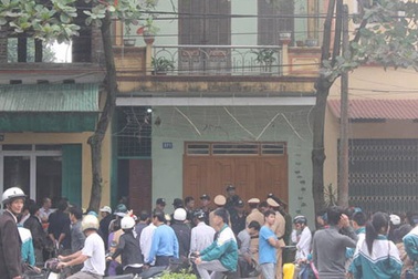 Đi ăn sáng về, bàng hoàng thấy vợ bị đâm chết