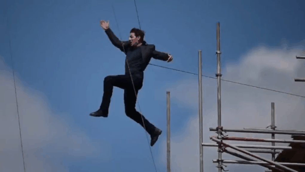 Ở tuổi 60, Tom Cruise gây ấn tượng khi nhảy dù điêu luyện - 3 Ở tuổi 60, Tom Cruise gây ấn tượng khi nhảy dù điêu luyện - 3