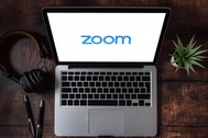 Hai người đàn ông khỏa thân "đột nhập" vào lớp học trực tuyến trên Zoom