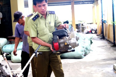 Bắt hai xe tải chở máy móc cũ nhập khẩu không hóa đơn