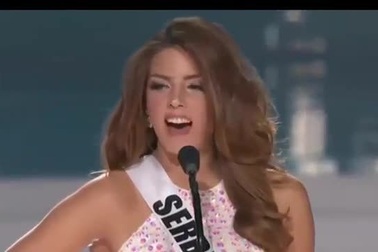 Phạm Hương giới thiệu bản thân tại Miss Universe