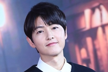Tài tử Song Joong Ki: 2 năm đón 2 thiên thần, vợ con là tài sản lớn
