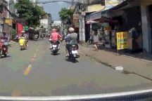 Gây tai nạn, đôi trai gái thản nhiên bỏ mặc nạn nhân