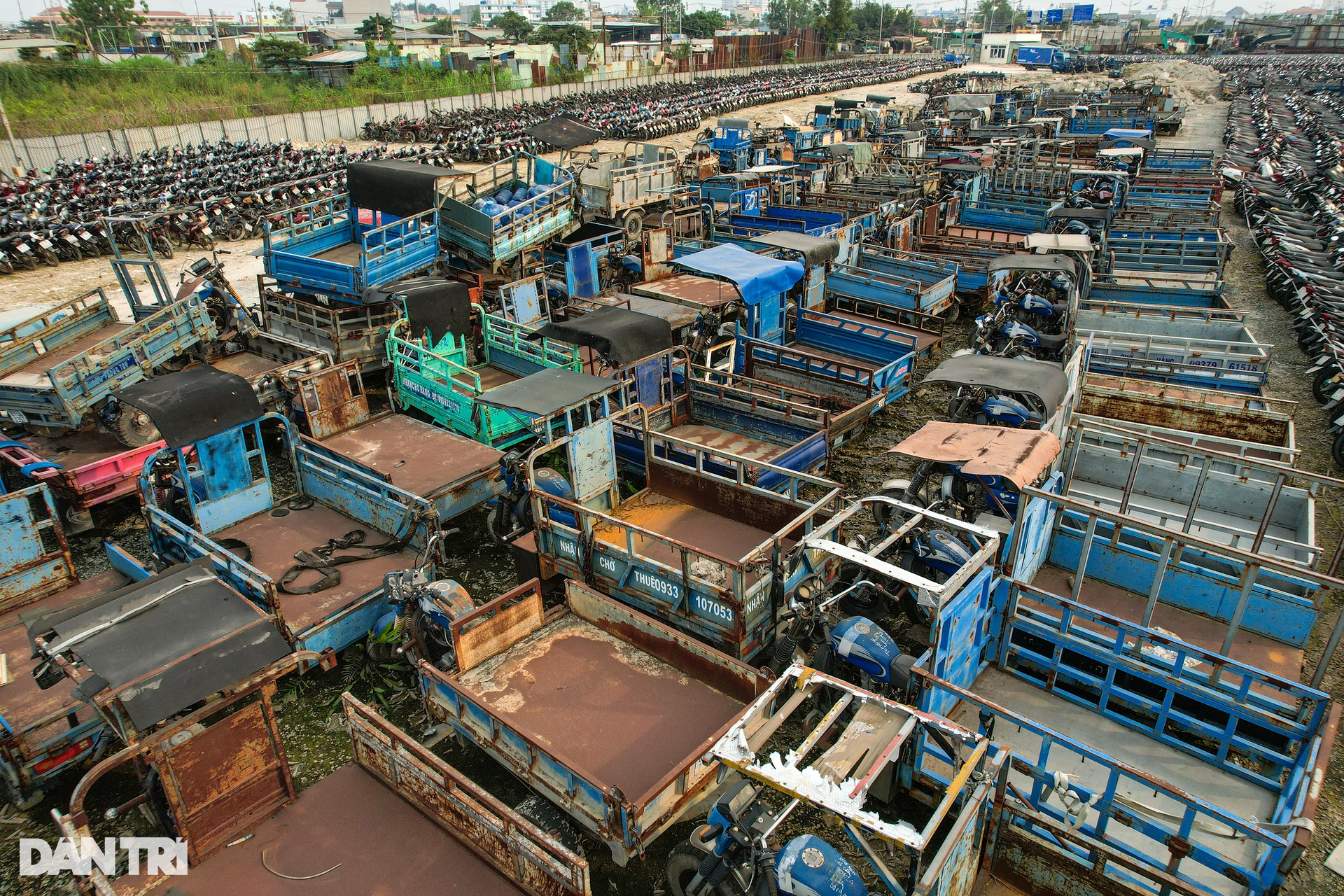Hàng nghìn xe vi phạm chồng chất tại kho bãi lớn nhất của CSGT TPHCM - 11 Hàng nghìn xe vi phạm chồng chất tại kho bãi lớn nhất của CSGT TPHCM - 11