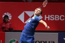 Momota bị loại sớm, Axelsen thống trị giải cầu lông Indonesia