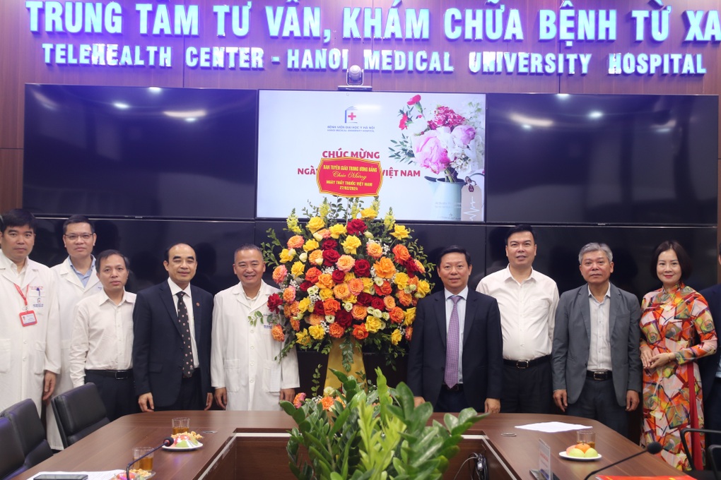 Hơn 7.000 ca nội trú mỗi ngày, Bệnh viện Bạch Mai là cánh chim đầu đàn - 2 Hơn 7.000 ca nội trú mỗi ngày, Bệnh viện Bạch Mai là cánh chim đầu đàn - 2