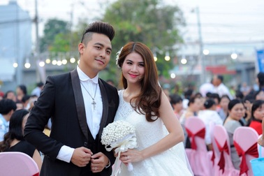 Kha Ly - Thanh Duy đãi tiệc cưới giản dị tại quê nhà