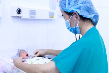 Sản phụ bị biến chứng sản khoa nguy hiểm sinh thường thành công