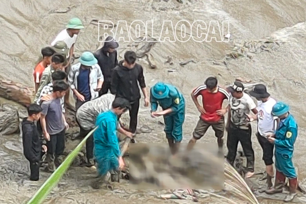 Tháo cạn hồ thủy điện tìm thi thể bé gái mất tích - 1 Tháo cạn hồ thủy điện tìm thi thể bé gái mất tích - 1