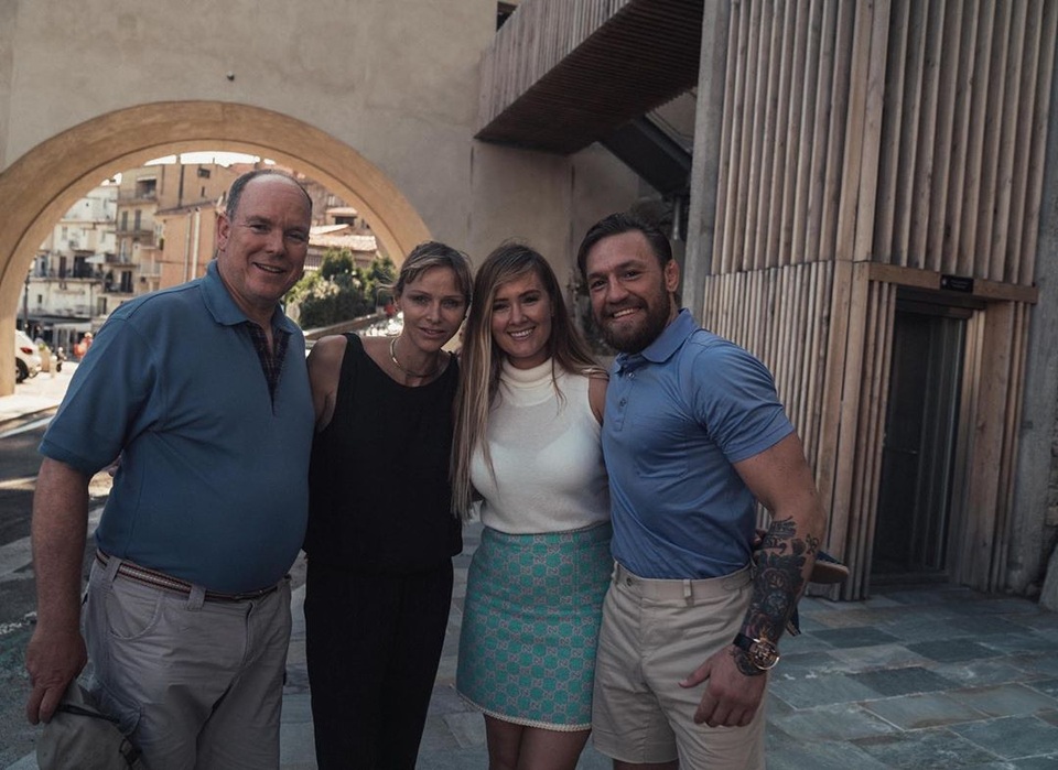 Conor McGregor đua xe đạp nước cùng Vương phi Monaco - 3 Conor McGregor đua xe đạp nước cùng Vương phi Monaco - 3