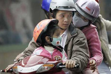 Viêm chân tóc và nấm da đầu vì mũ bảo hiểm bẩn