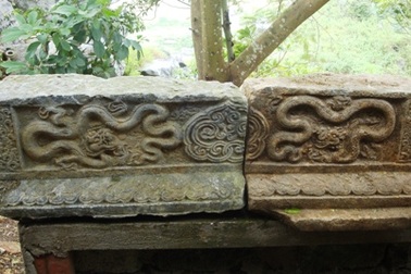 Xây chùa, phát hiện nhiều hiện vật đá cổ