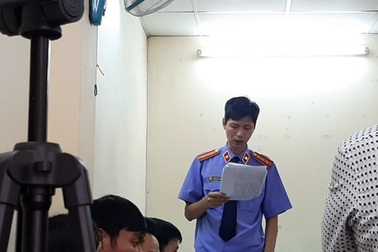 Đề nghị không phạt tù nghệ sĩ Hồng Tơ