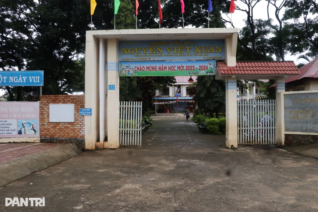 Cô trò mỏi mòn chờ phòng học mới, vì nhà thầu và chủ đầu tư mâu thuẫn? - 5 Cô trò mỏi mòn chờ phòng học mới, vì nhà thầu và chủ đầu tư mâu thuẫn? - 5