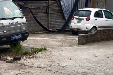 Hà Nội: Tá hỏa phát hiện nam thanh niên tử vong trong xe ô tô