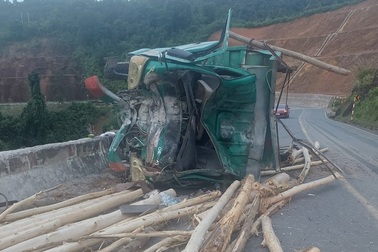 Tai nạn khiến 4 người tử vong ở Huế: Lái xe tải không làm chủ tốc độ