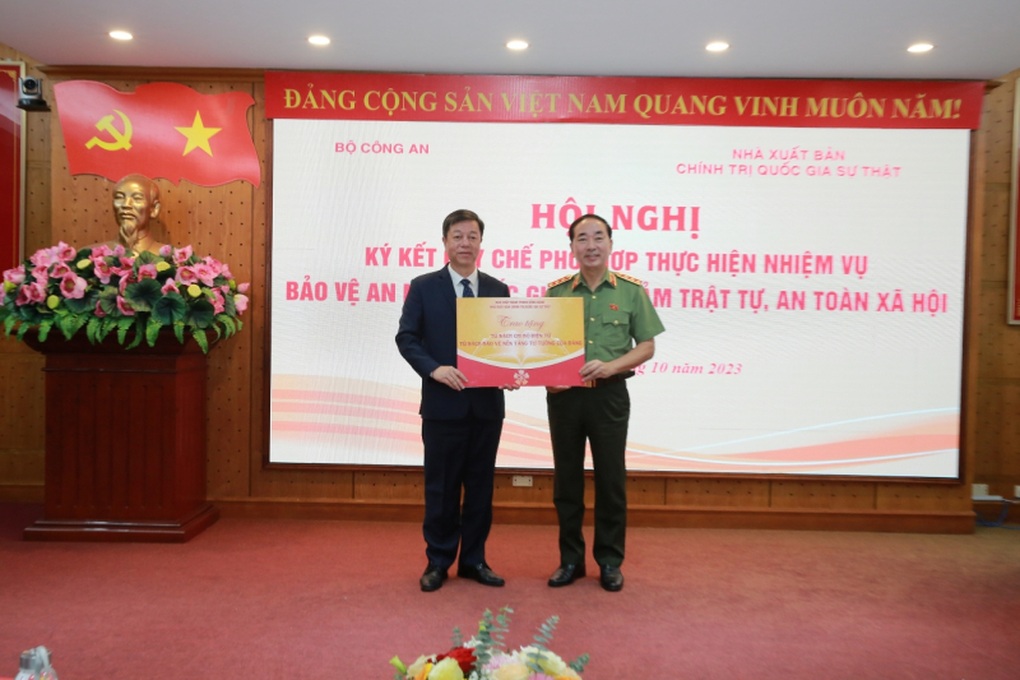 Ký kết Quy chế phối hợp thực hiện nhiệm vụ bảo vệ an ninh quốc gia - 3 Ký kết Quy chế phối hợp thực hiện nhiệm vụ bảo vệ an ninh quốc gia - 3