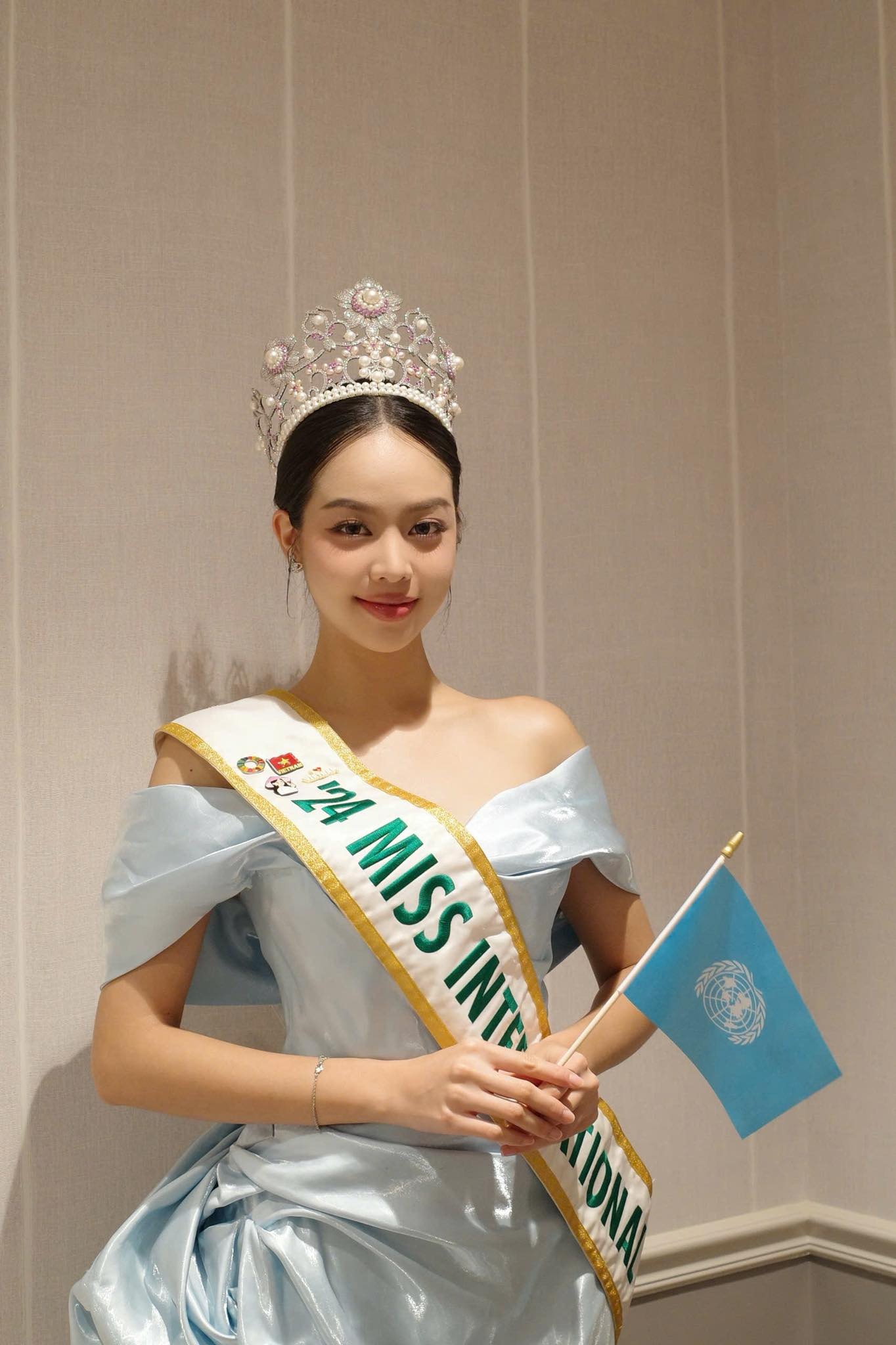 Hoa hậu Thanh Thủy lại xinh như búp bê khi từ bỏ kiểu trang điểm Tây hóa”? - 4 Hoa hậu Thanh Thủy lại xinh như búp bê khi từ bỏ kiểu trang điểm Tây hóa”? - 4