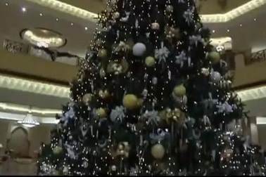 Cận cảnh cây thông Noel trị giá 11 triệu USD đắt giá nhất thế giới